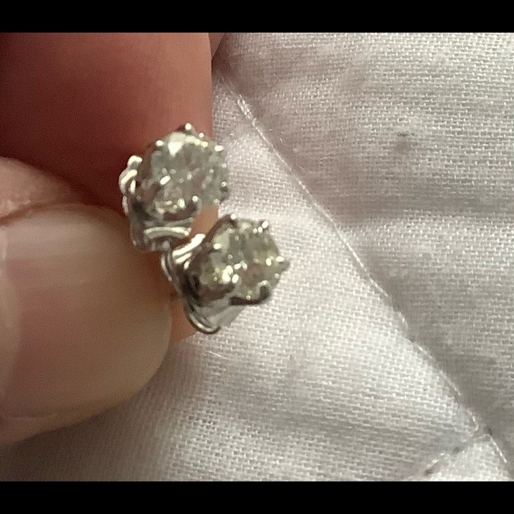 Desceza Diamond Stud Earrings